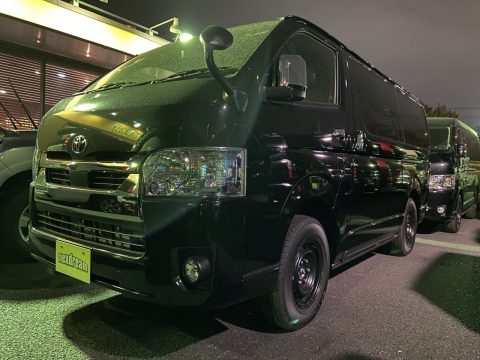 続々と入庫中！新車ハイエースS-GLダークプライム2一部改良車両が入庫いたしました！